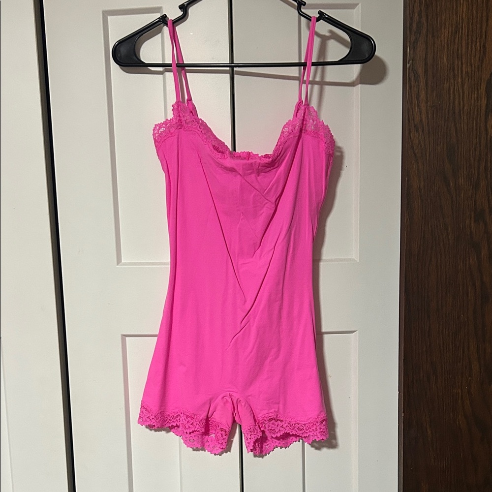 SKIMS Neon Orchid Fits Everybody Lace Onesie NWT